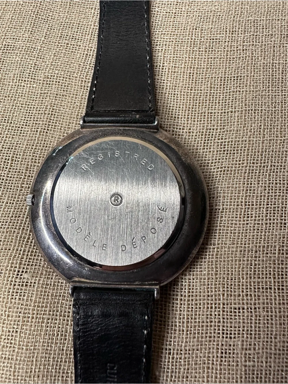 Minimalist Mirror Finish Timepiece Dynamic Movement Fidget Watch